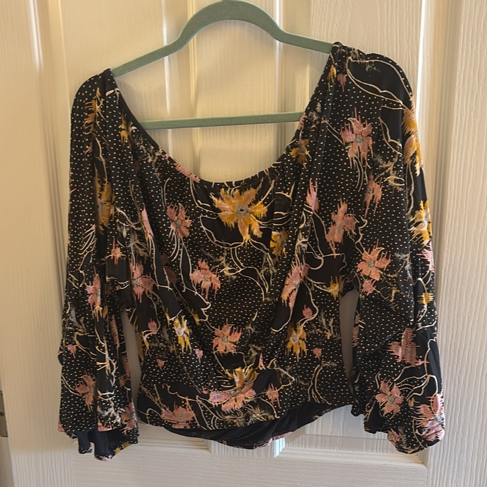 FREE PEOPLE | Off the‎ shoulder graphic floral top bell sleeve - size large - Picture 5 of 6